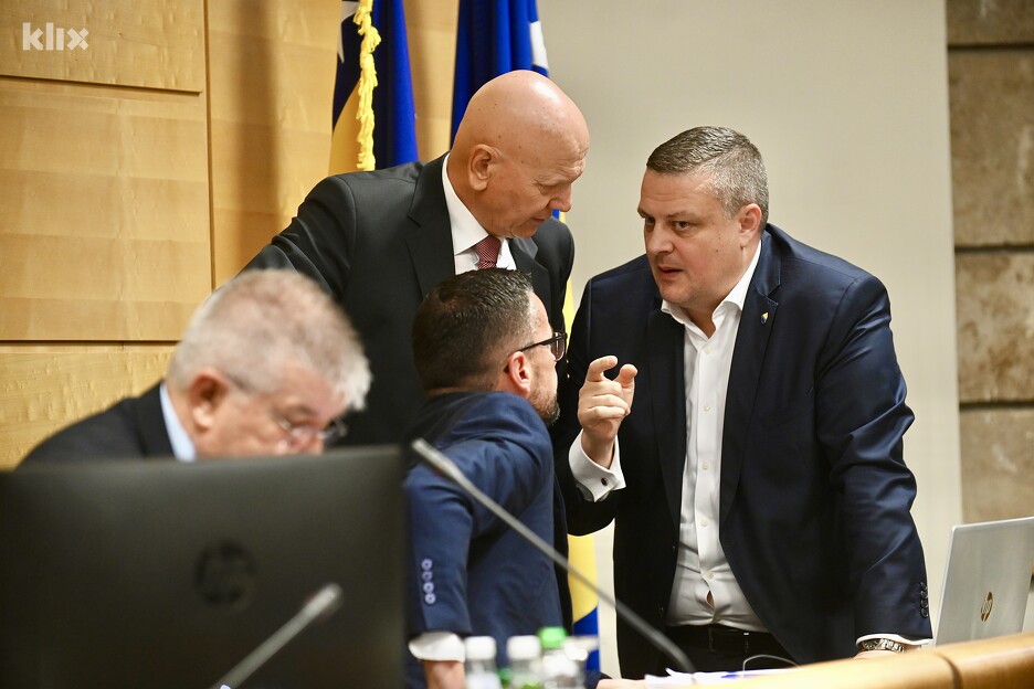 Rukovodstvo FBiH i ministar razvoja, poduzetništva i obrta Vojin Mijatović (Foto: T. S./Klix.ba)