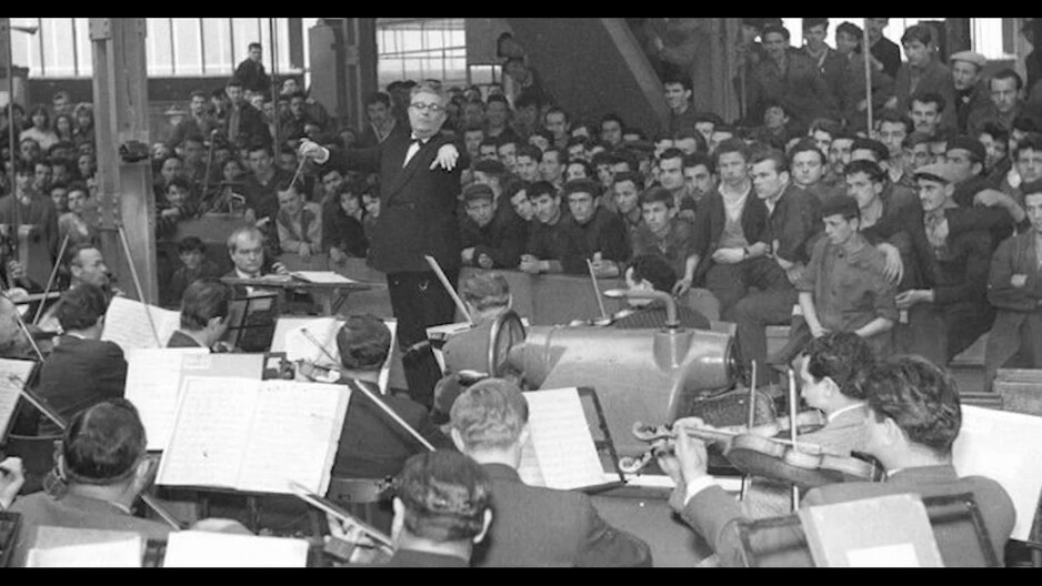 Orkestar u jednoj od fabrika Energoinvesta