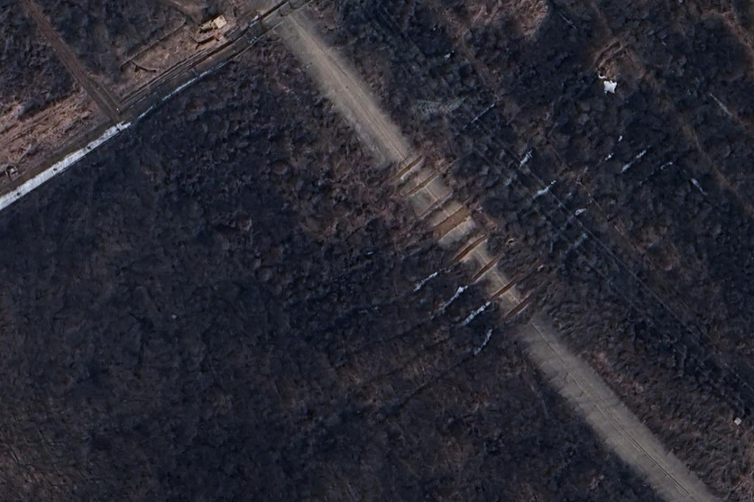 Google Earth / Put koji vodi iz Južne u Sjevernu Koreju je zapriječen redovima rovova