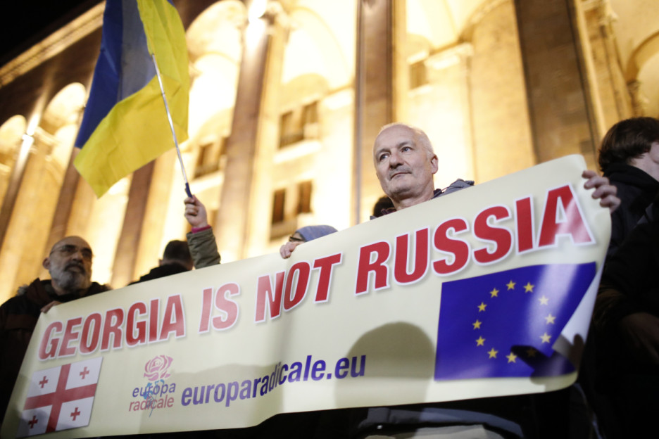 Nakon izbora brojni Gruzijci izašli na ulice (Foto: EPA-EFE)
