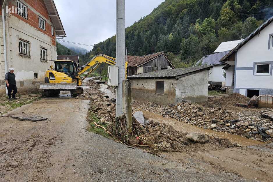 Selo Deževice kod Kreševa nedugo nakon poplava (Foto: Klix.ba)