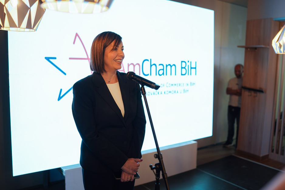 Amina Mahmutović, predsjednica Upravnog odbora AmCham BiH i predsjednica Uprave UniCredit Bank d.d.