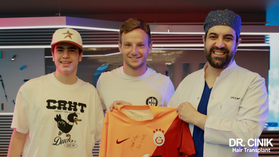 Rakitić dobio dres Galate na poklon (Foto: emrahcinik.com)