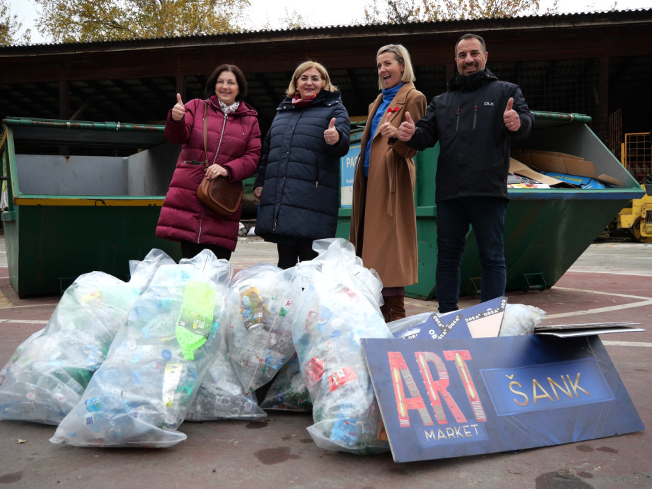 Predstavnici KJKP RAD Sarajevo, Ekopak-a, OREA tima i Tomra Collection BiH u reciklažnom dvorištu prilikom predaje prikupljenog otpada