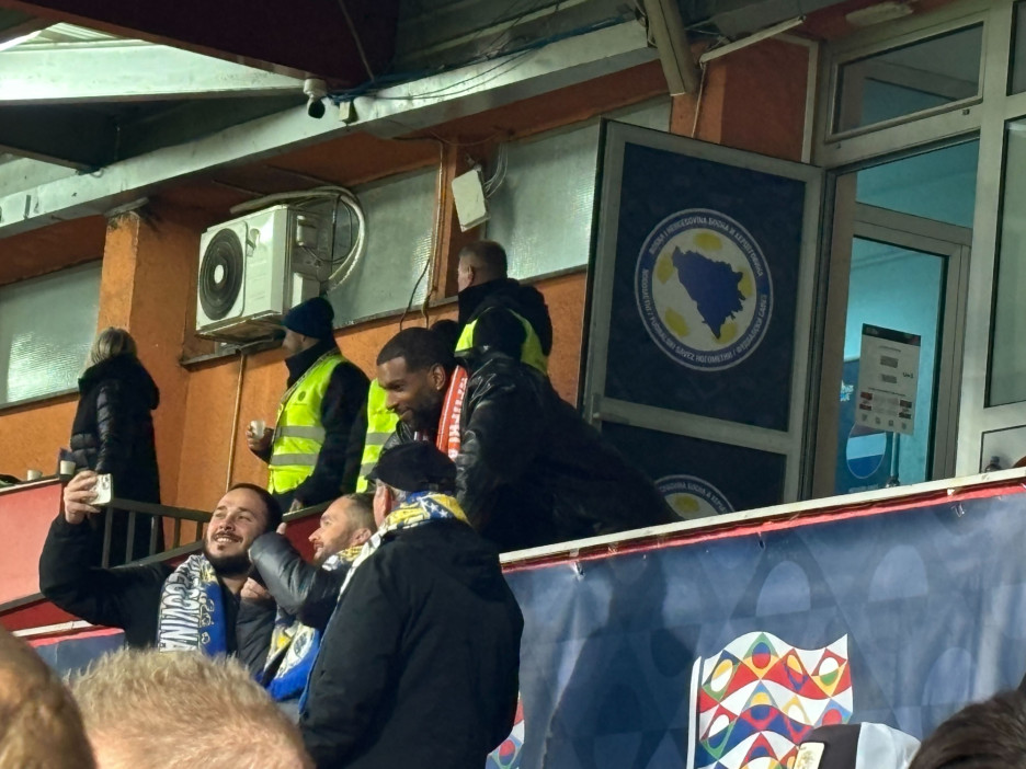 Ryan Babel se fotografisao s bh. navijačima (Foto: Klix.ba)