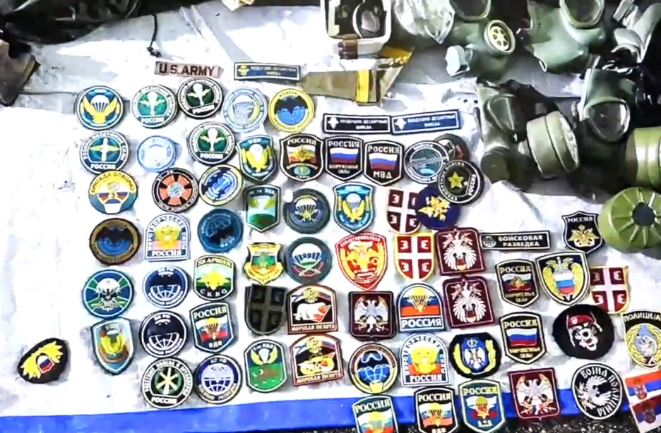 Amblemi koje je zaplijenila kosovska policija