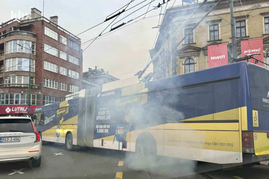 Trolejbus se pokvario na Skenderiji (Foto: Klix.ba)