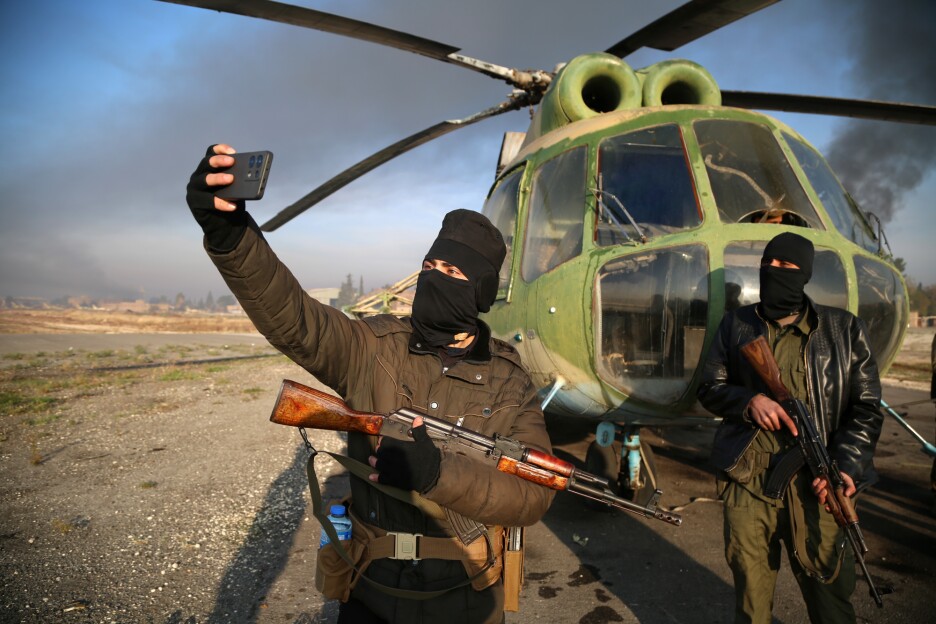 Pobunjeni militanti HTS-a (Foto: EPA-EFE)