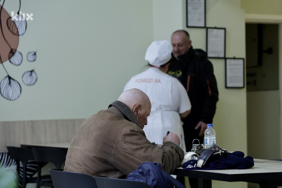 Mnogi dolaze, i odlaze - u tišini. (Foto: I. Š./Klix.ba)