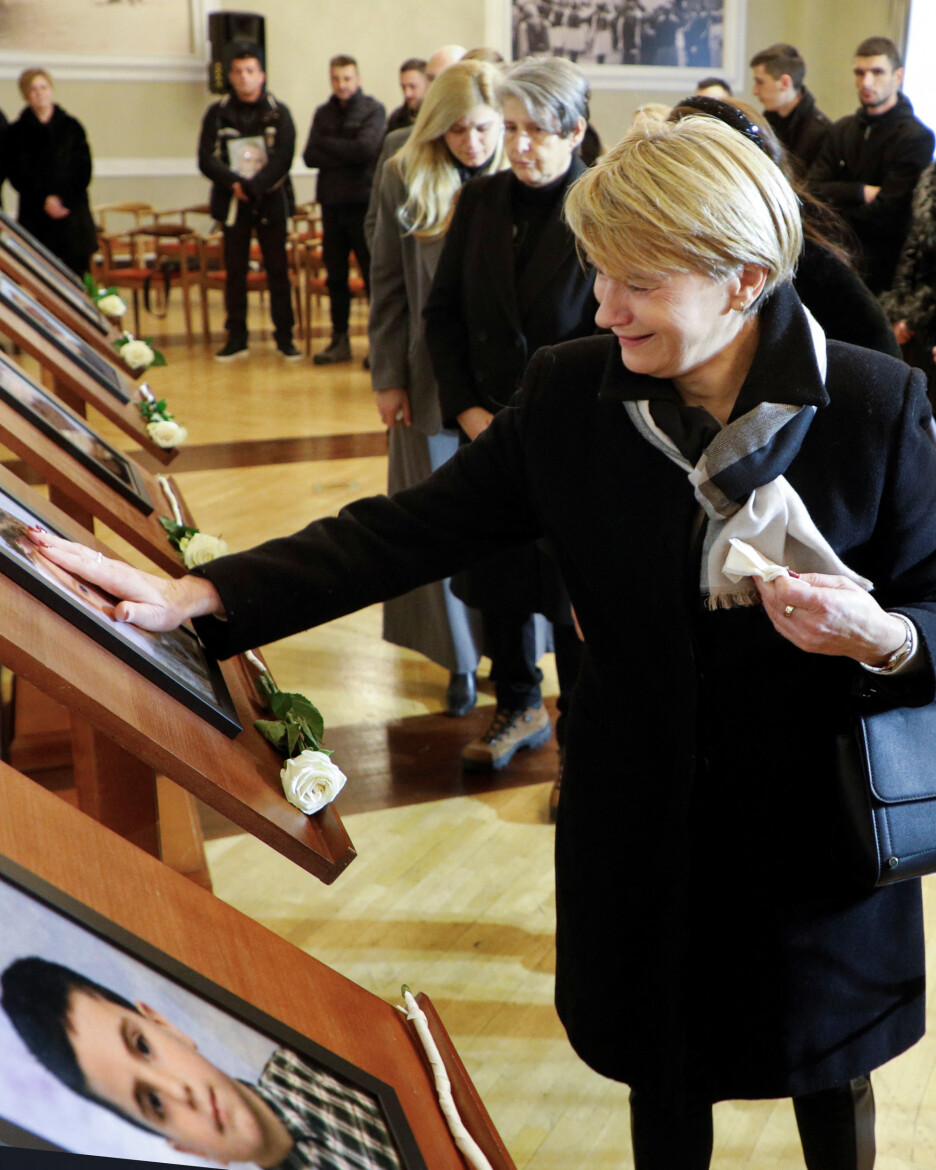 Članovi porodice su se oprostili od svojih voljenih (Foto: Reuters)