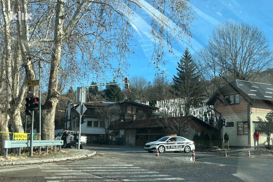 Policija blokirala put na Bistričkoj stanici (Foto: A. L./Klix.ba)