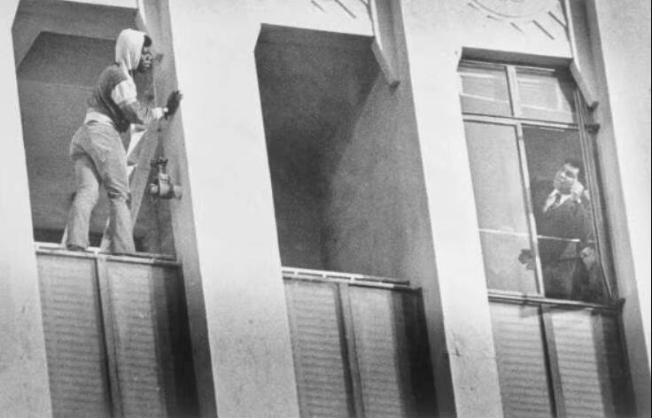 Trenutak dok Ali odvraća čovjeka od samoubistva