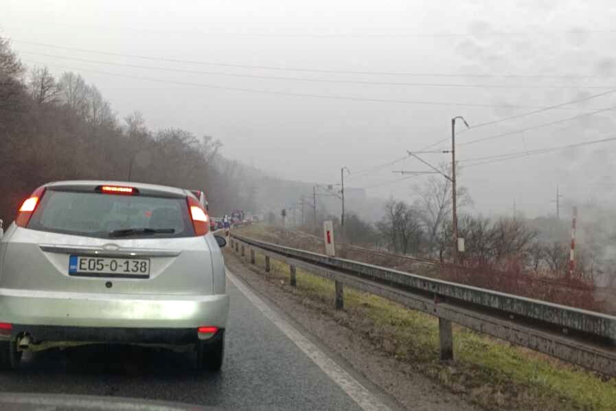Gužva na putu zbog nesreće (Foto: Čitatelj)
