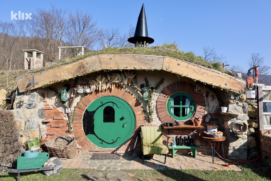 Kućice su pravljene od materijala koji se mogu pronaći u blizini (Foto: I. Š./Klix.ba)