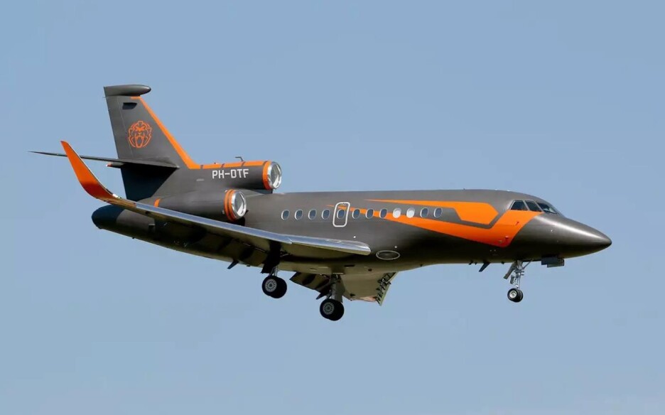 Претходниот авион на Макс, Dassault Falcon 900EX