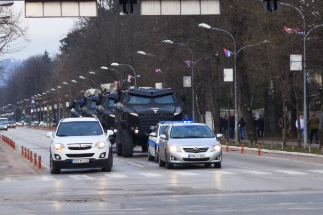 Banja Luka: Na ulicama su prisutni transporteri (Foto: E. M./Klix.ba)