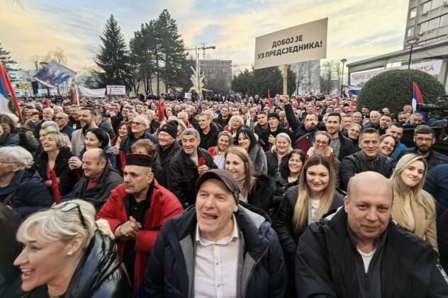 Miting ispred NSRS u Banjoj Luci (Foto: E. M./Klix.ba)