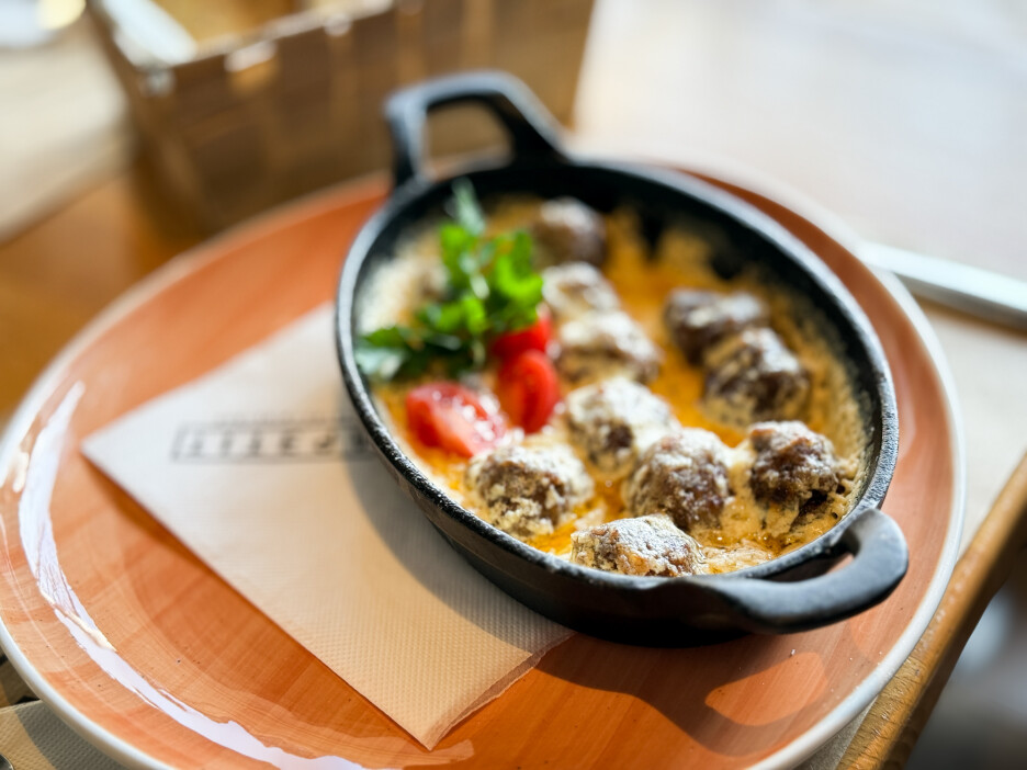 Apetit Gastro Wine Bar