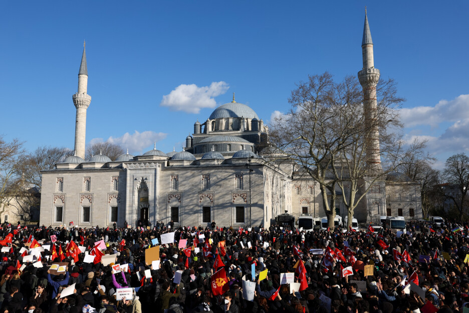 Građani su i danas izašli na ulice Istanbula (Foto: Reuters)