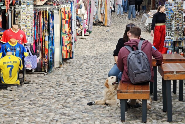 Turisti uživali u ugodnom proljetnom danu u Mostaru (Foto: E. M./Klix.ba)