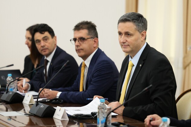 Bećirović s članovima svog kabineta (Foto: I. L./Klix.ba)