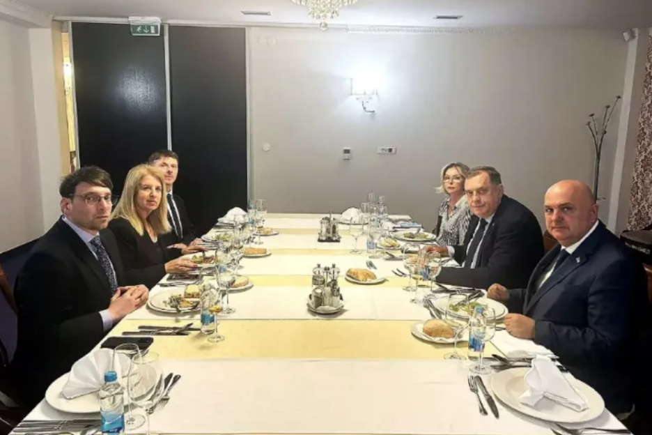 Amir Gros Kabiri i ambasadorica Izraela za BiH Galit Peleg na večeri s Dodikom u oktobru 2024.