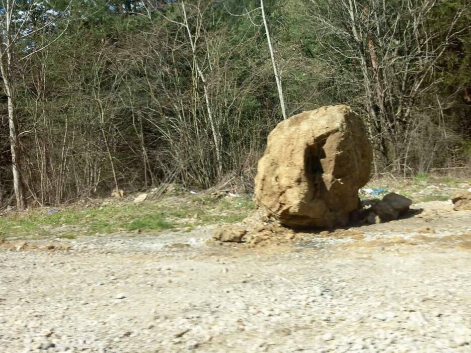 Komad stijene koji se odlomio (Foto: Klix.ba)