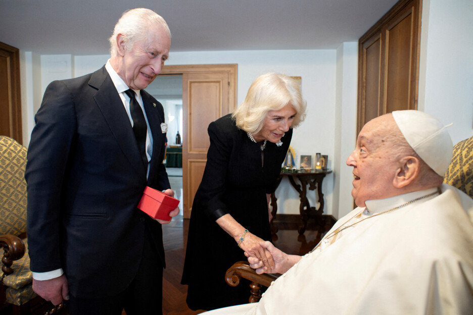 Kralj Charles, kraljica Camilla i papa Franjo (Foto: Reuters)