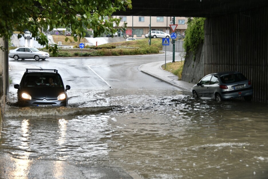 Poplavljeni podvožnjak u Buća Potoku