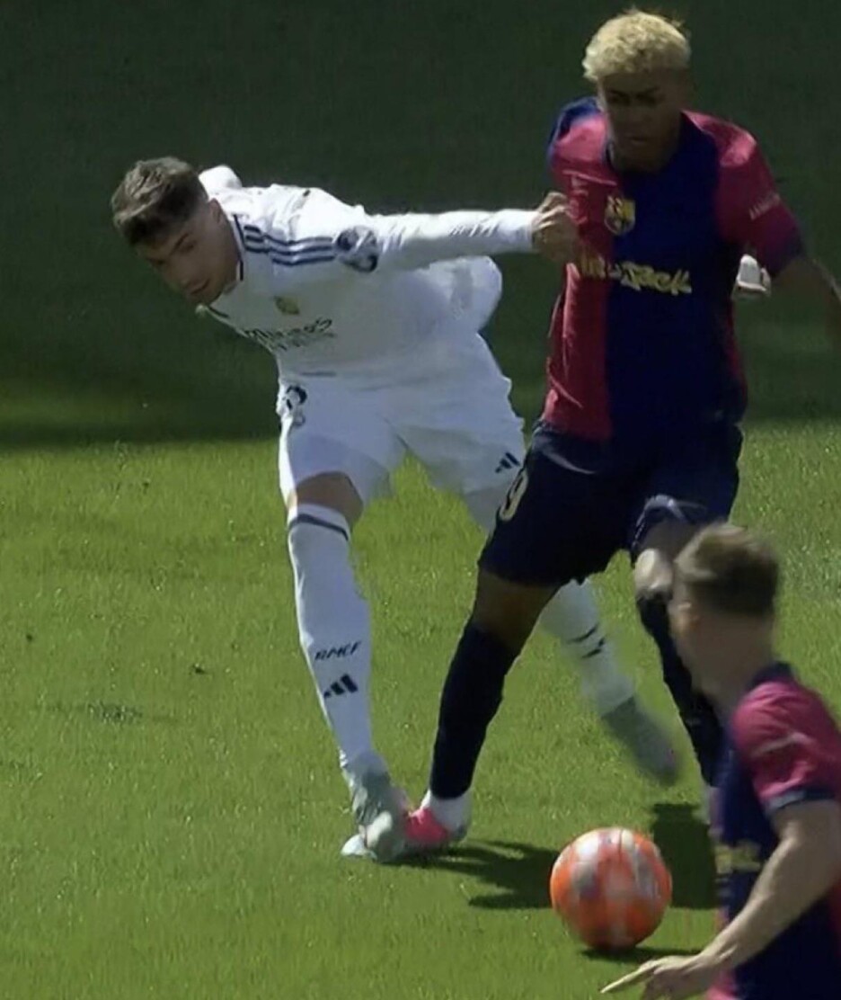 Prekršaj Valverdea prije drugog gola Mbappea (Foto: Screenshot)