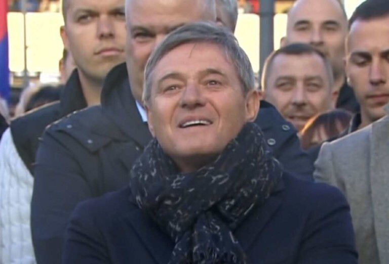 Emotivni Piksi dok mu se Vučić obraća (Foto: Screenshot)