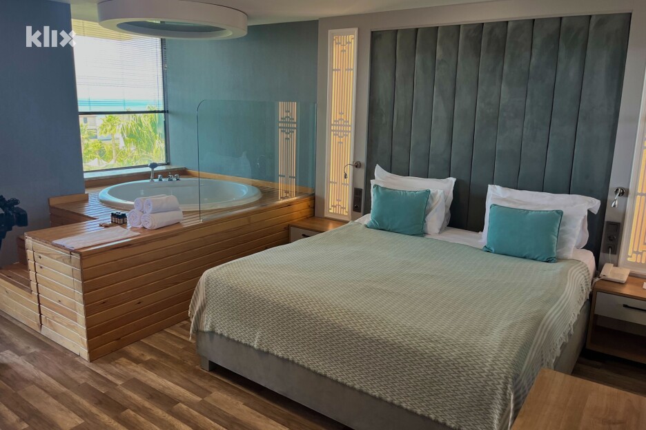 Sobe imaju jacuzzi odmah uz krevet (Foto: I. B./Klix.ba)