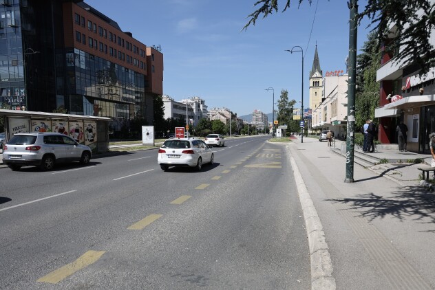 Autobuska stajališta su prazna i vozači se ne zaustavljaju (Foto: I. Š./Klix.ba)