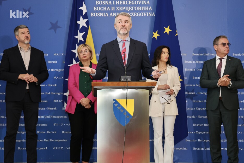 Obraćanje nakon sastanka (Foto: I. Š./Klix.ba)