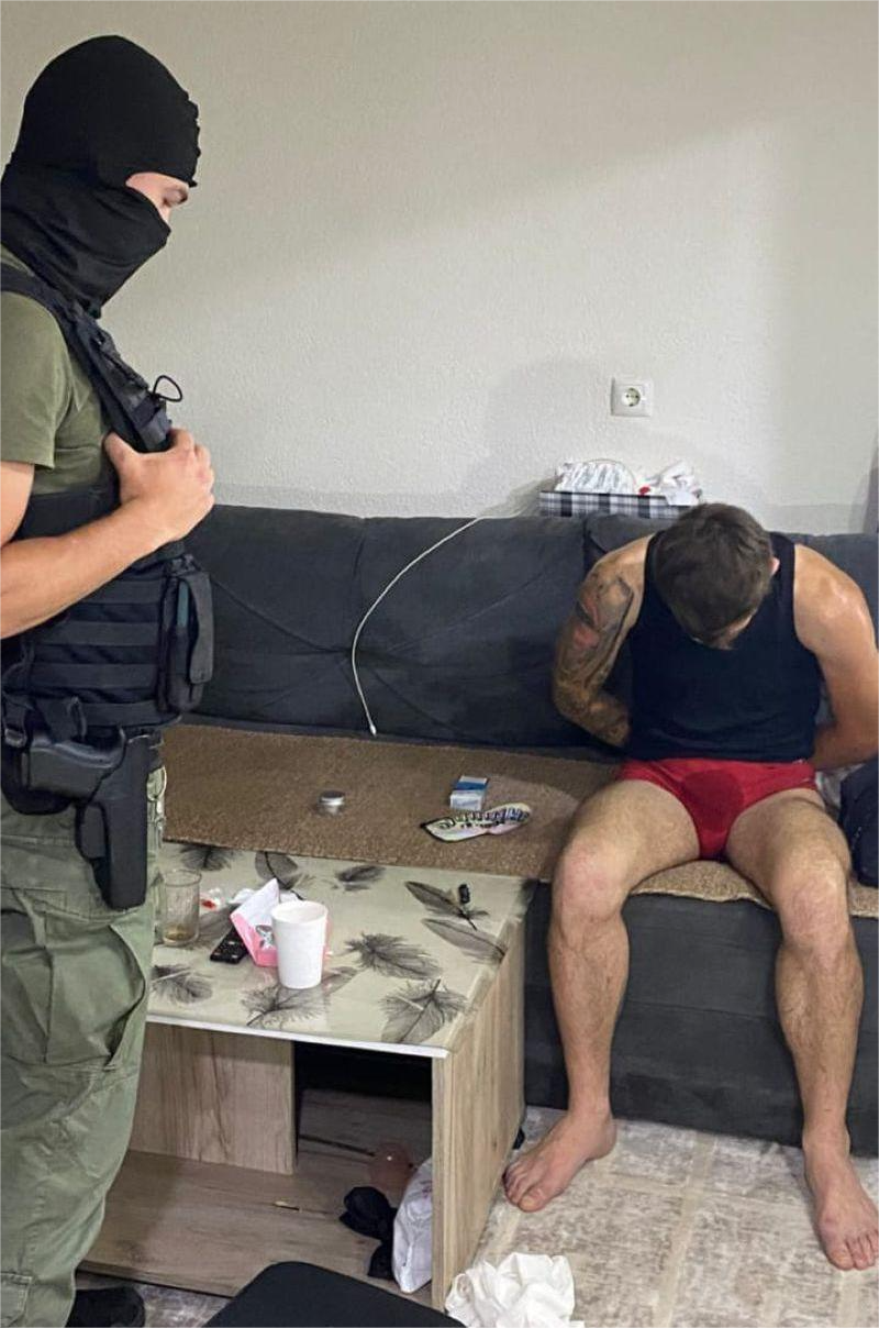 Privođenje jednog od osumnjičenih (Foto: MUP ZDK)