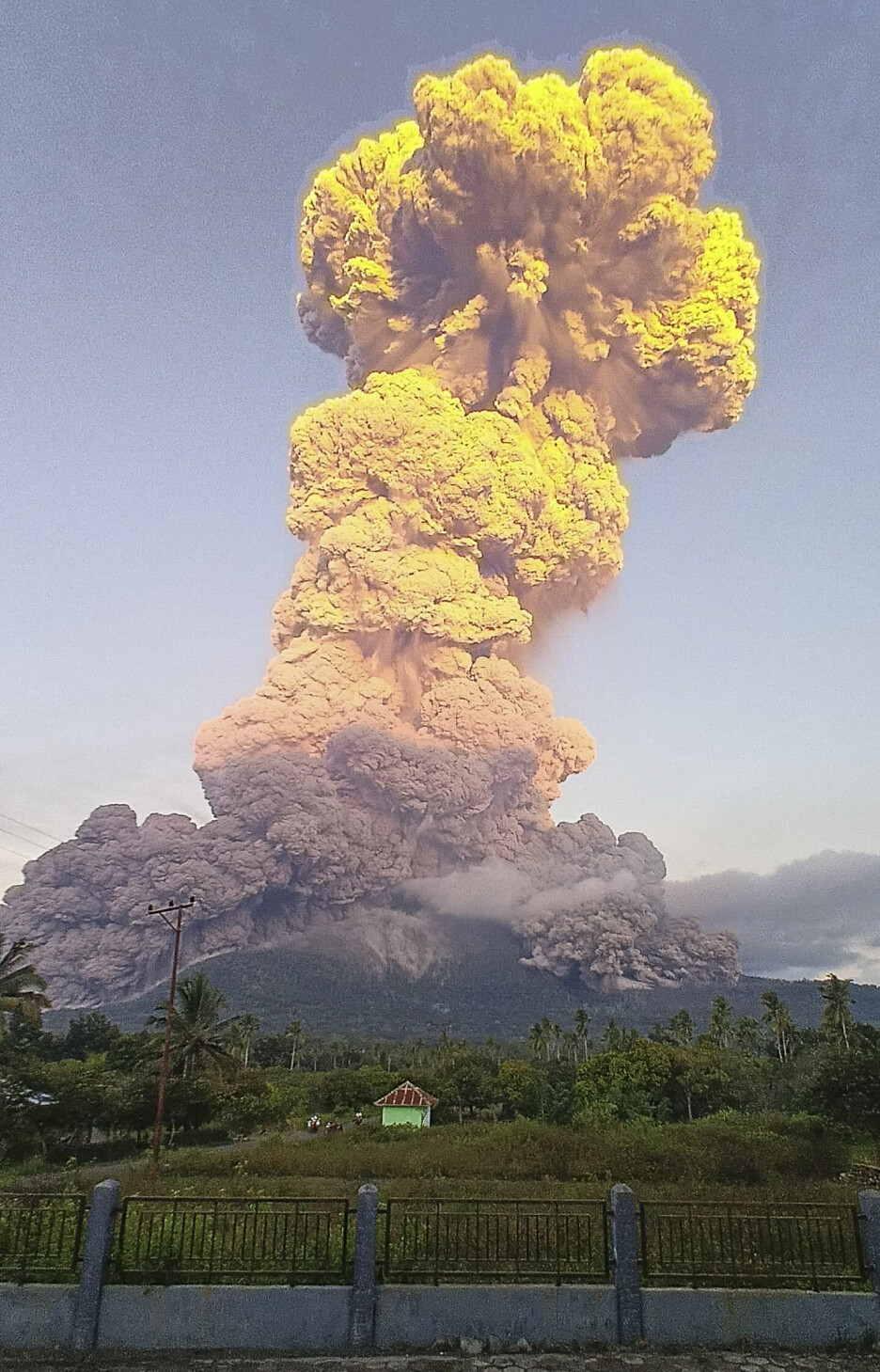 Erupcija vulkana Lewotobi Laki Laki (Foto: EPA-EFE)