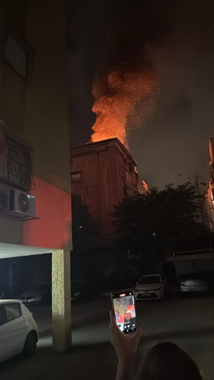 Požar požar u zgradi u Holonu (Foto: Mreža X)