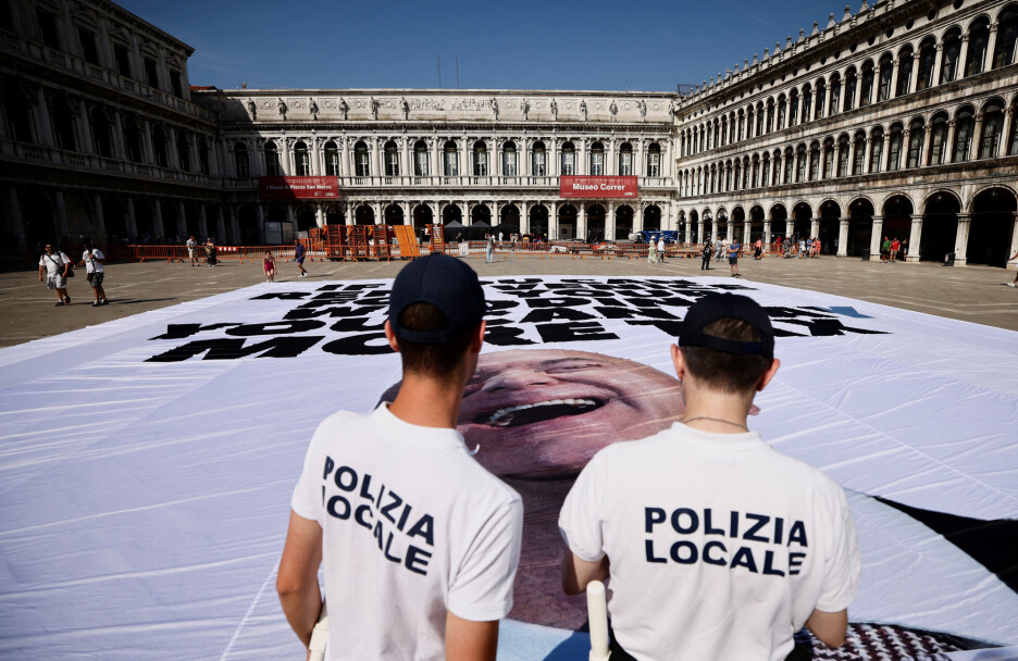 Transparent protiv Jeffa Bezosa u Veneciji (Foto: Reuters)