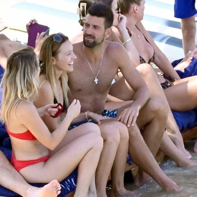 Novak sa Jelenom na Mikonosu (Foto: Twitter)