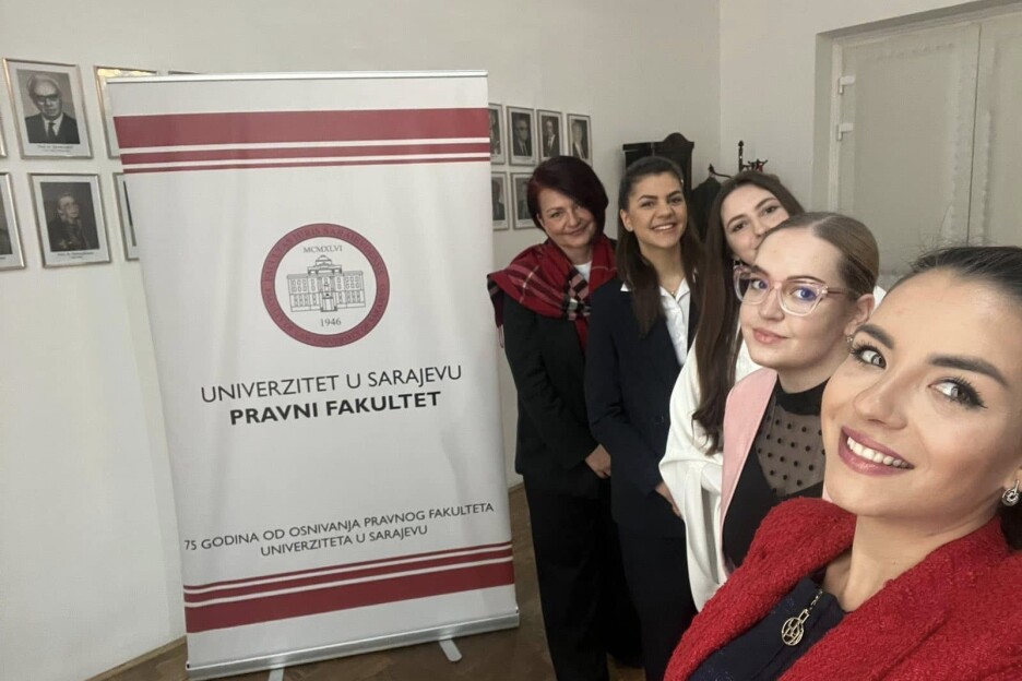 Zinka Grbo (Zadnja u redu, foto: Facebook)