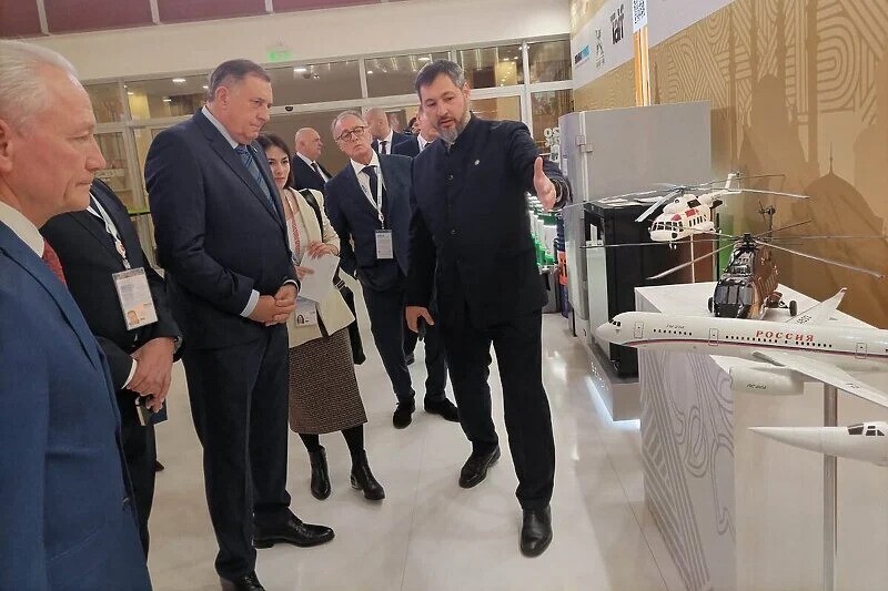 Dodik u posjeti kompaniji UVT Aero(Foto: Mreža X)