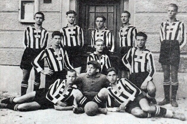 Ekipa koja je izborila ulazak u viši rang 1926.: Hinko Tegzeš mlađi, Herland Gmaz, Ivan Krajnc, Eduard Osim, Oto Potočnik, Franjo Šuh, Franjo Krajnc, Ivan Pavičić, Herbet Gmaz, Josip Šebalj i Leonard Fedi (Foto: fkzeljeznicar.ba)