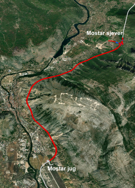 Autoceste Federacije Bosne i Hercegvone kao investitor su uplanile, ali i više puta mijenjale trasu autoputa na relaciji Mostar sjever - Mostar jug, kao dijela Koridora 5C koji u konačnici treba spojiti sjever s jugom države