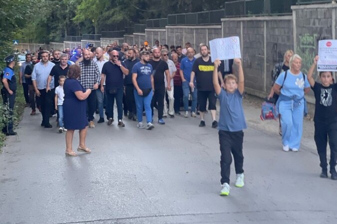 Mještani Pionirske doline izašli na ulice (Foto: Facebook)