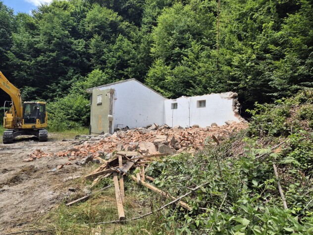 Radovi rušenja skladišnog objekta u ZONI 1