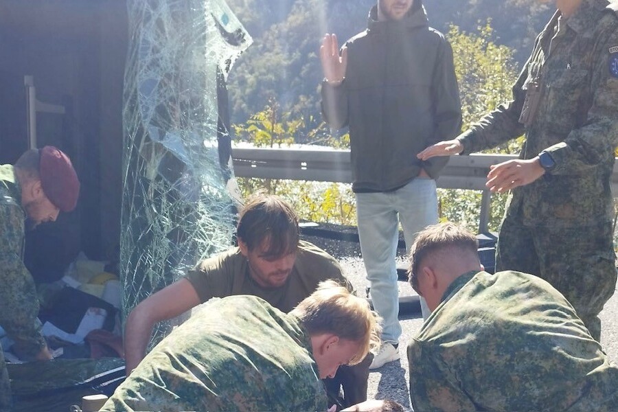 Komandir voda iz Nizozemske i dva sanitetska vojnika su pritekli u pomoć (Foto: EUFOR)