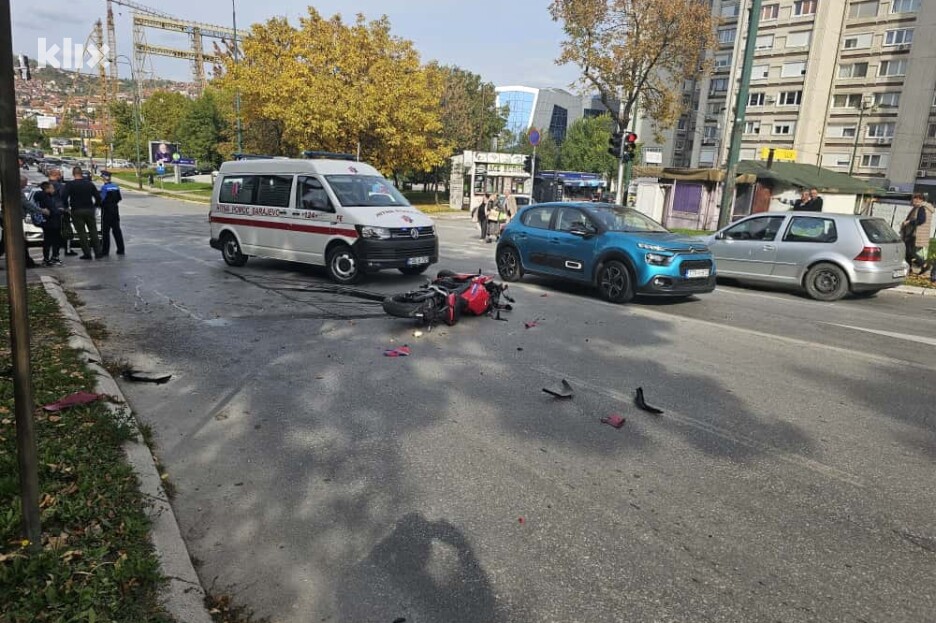 Jedna osoba povrijeđena u sudaru na Alipašinom Polju (Foto. Klix.ba)