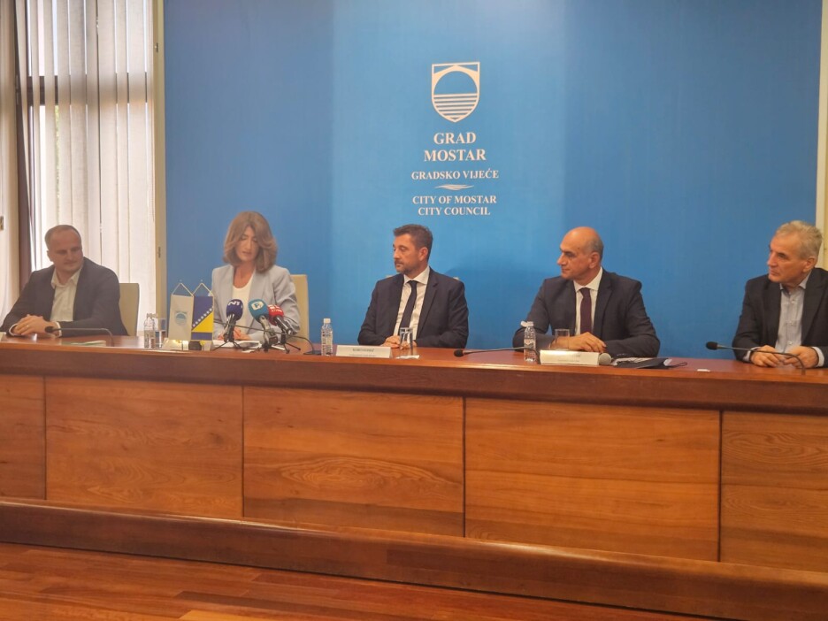 Potpisani ugovori u Mostaru