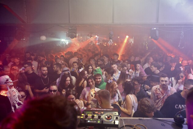 Mladi su se ludo zabavljali u sarajevskim klubovima (Foto: I. Š./Klix.ba)