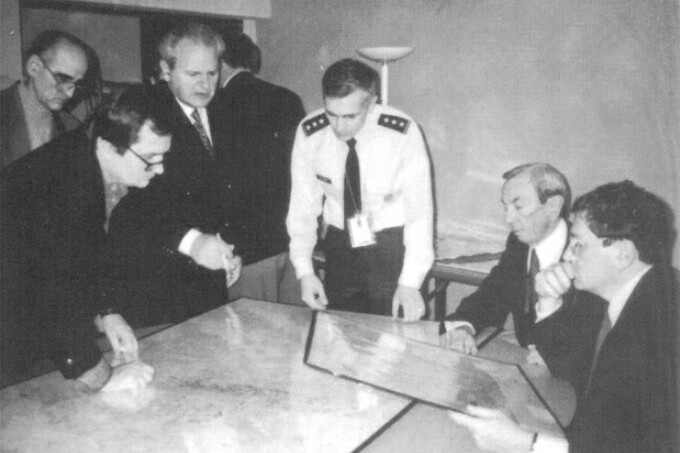 Silajdžić i Milošević prilikom pregovora oko mapa (Foto: State Department/Aric R. Schwan)
